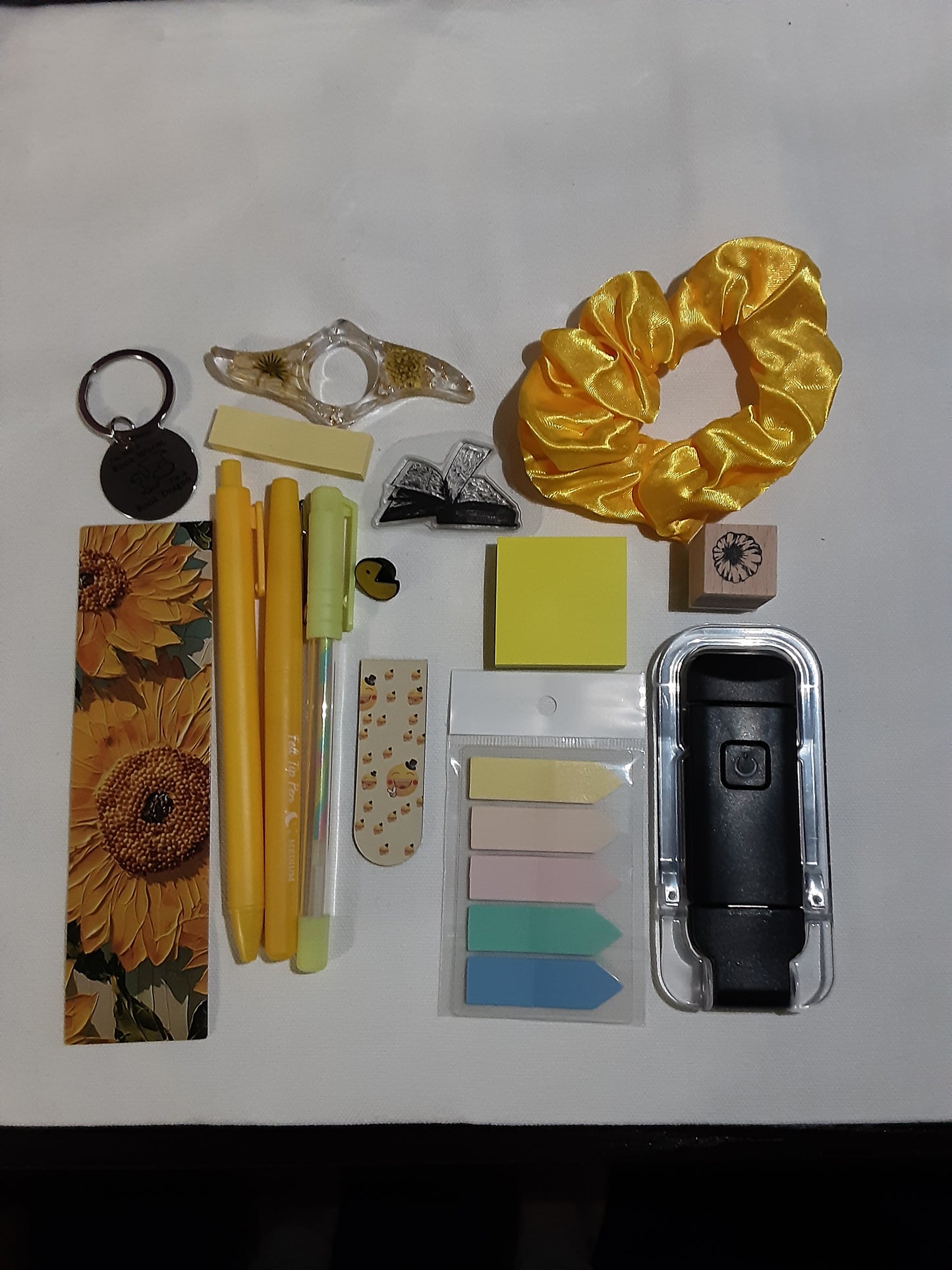 Yellow 15 item bookish mystery bundle