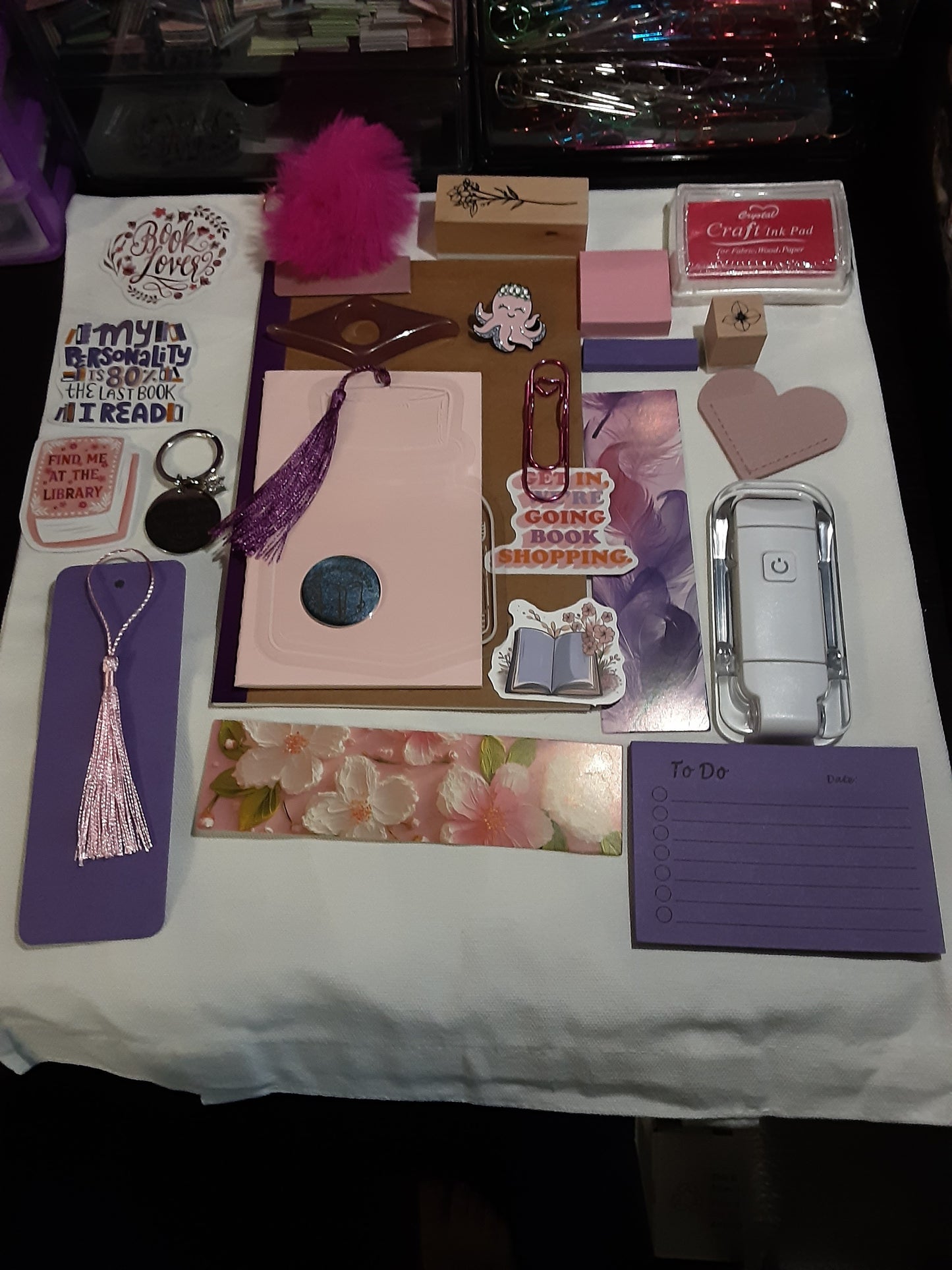 2 colour mix 20 item bookish mystery bundle