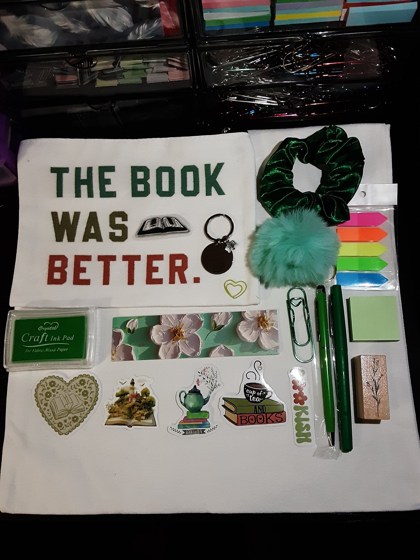 Green 15 item bookish mystery bundle